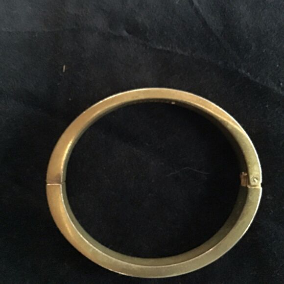 Talbots Hammered Metal Gold Tone Bangle Bracelet Hinged Vintage - Picture 4 of 6